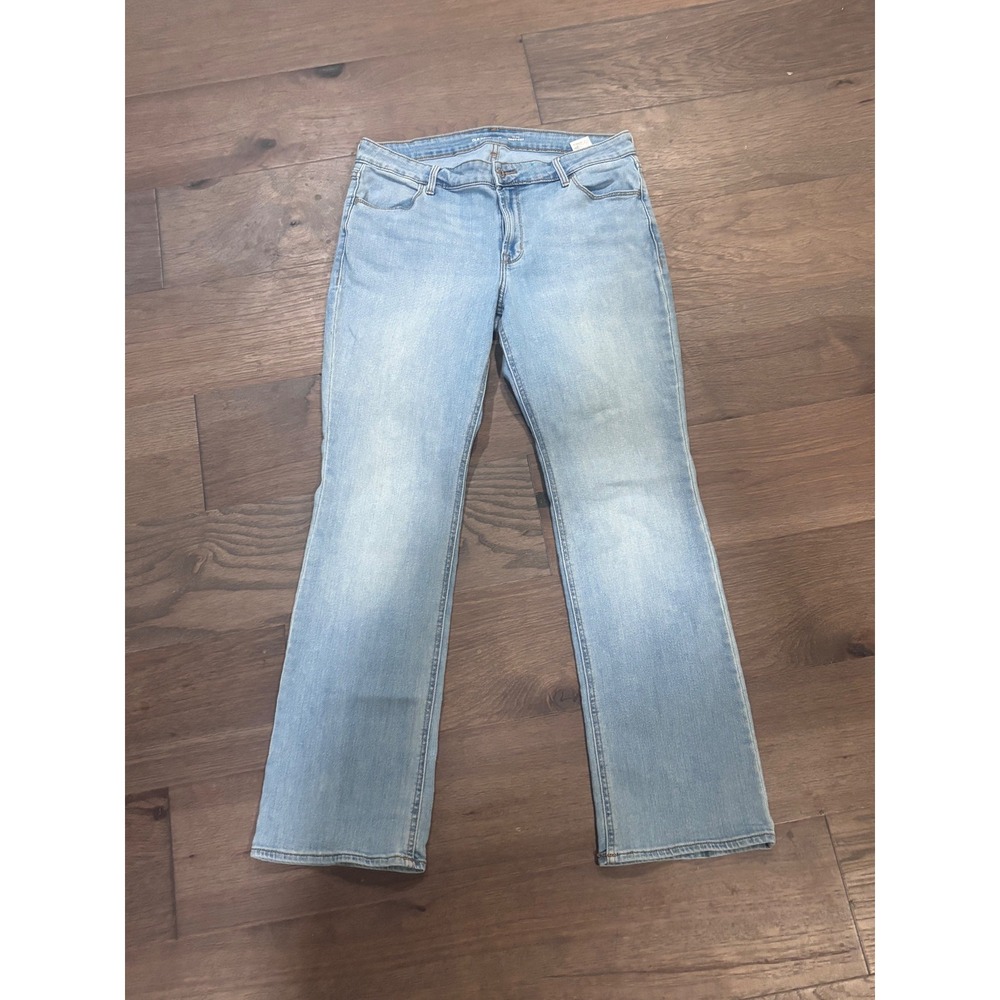 Old Navy Womens Mid-Rise Boot-Cut Jeans Light Wash Blue Size 14 Stretch Denim